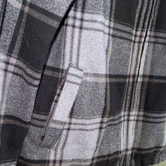 O'Neill Men's Cozy Black and Gray Plaid Zip Jacket - Picture 4 of 9